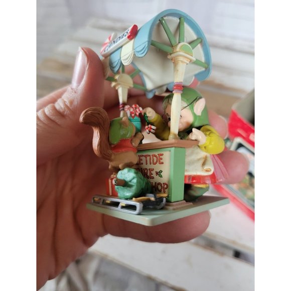 Enesco Santa's sweet Yuletide Fair ornament candies 1990 second edition - Picture 3 of 10